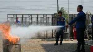 Praktik penggunaan APAR dalam pelatihan K3